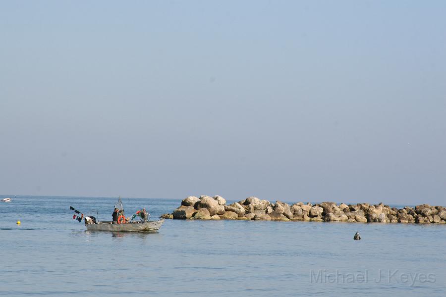 IMG_1550.JPG - Fisherman in Ortona
