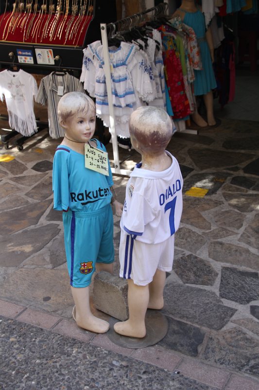 IMG_9157.JPG - Always shopping opportunites. 