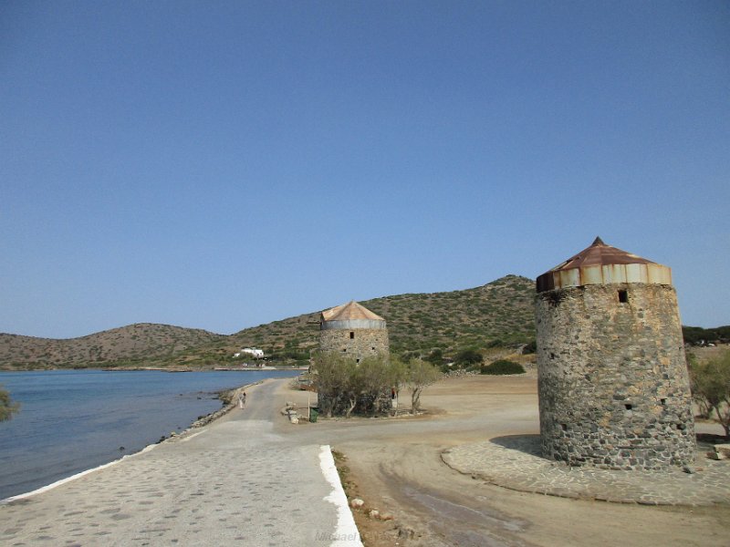IMG_1564.JPG - Watch this beautiful video on youtube which illustrates how this causeway connects the mainland to the peninsula Kolokythia. - https://www.youtube.com/watch?v=6ln3F6ry-EI