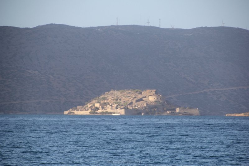 IMG_9109.JPG - Sun is reflecting on Spinalonga
