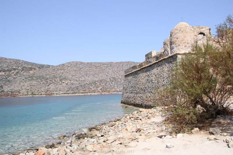 IMG_8574.JPG - Part of the fort which is garding the entrance to the Harbor. 