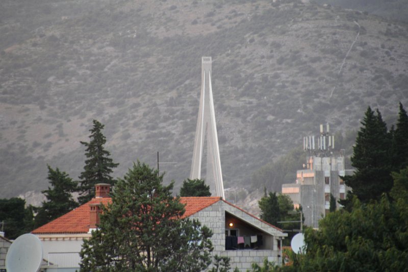 IMG_7828.JPG - This mystery suspension bridge would be another landmark.   