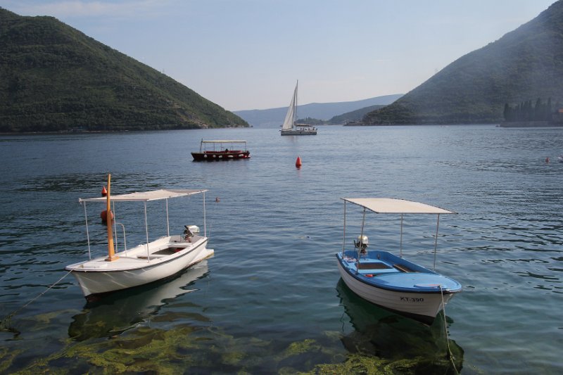 IMG_8564.JPG - Taxi boats to the island church from Perast. 