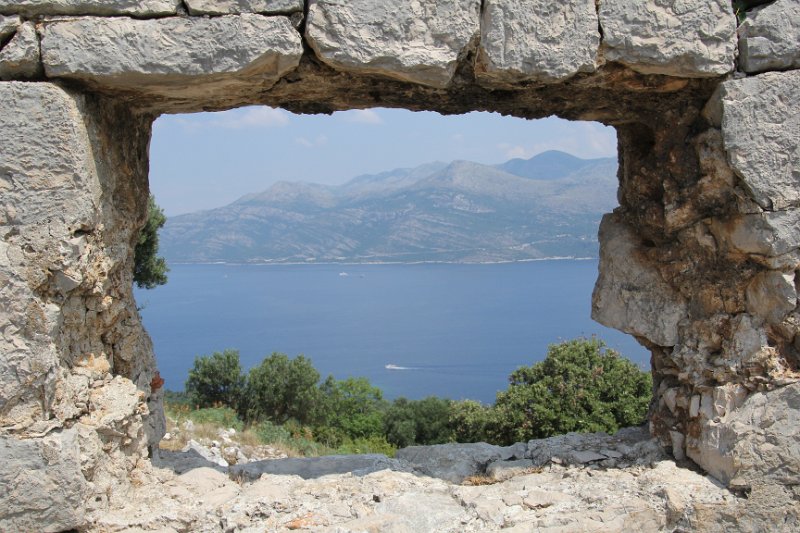 IMG_7899.JPG - Room with a view or a portal for a cannon!  Use your imagination... we did not have a guide? 