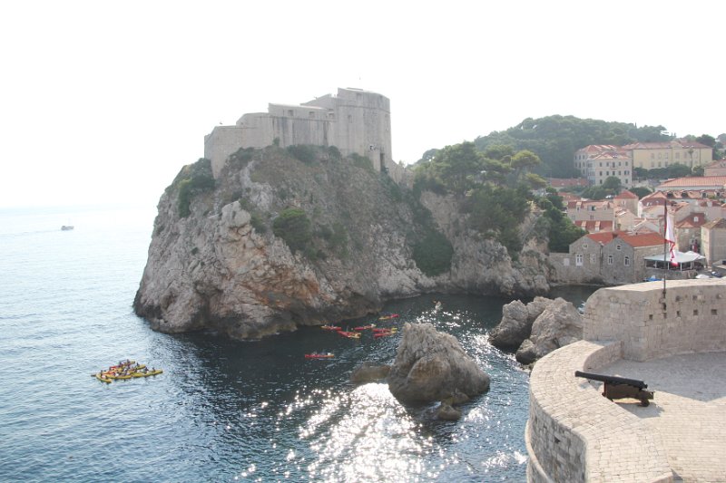 IMG_8769.JPG - Kayakers and fort Lawrence.. 