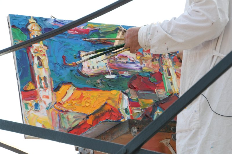 IMG_8925.JPG - Painting the Town